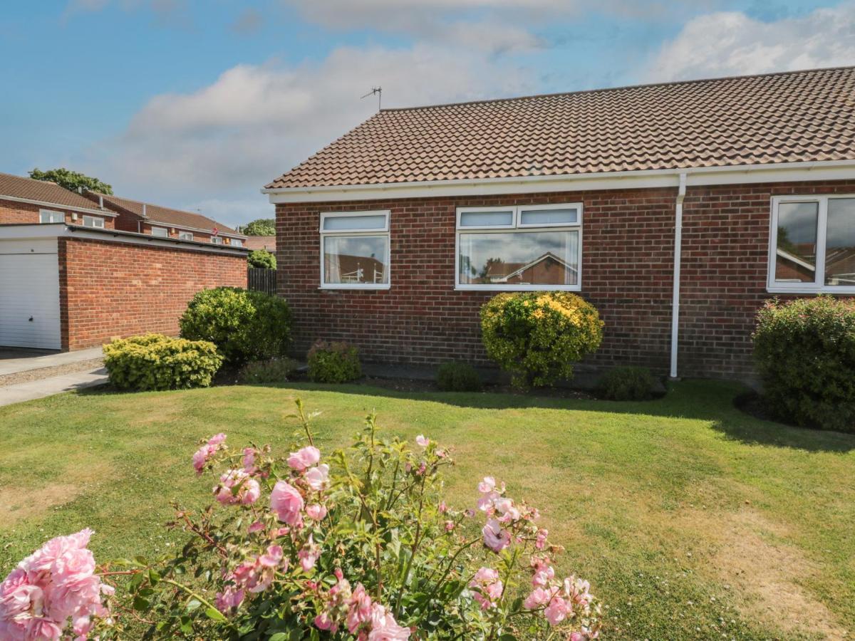 Rose Bungalow Whitby Extérieur photo