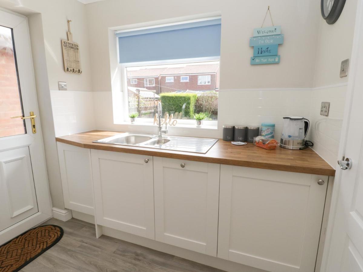 Rose Bungalow Whitby Extérieur photo