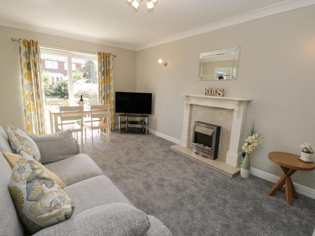 Rose Bungalow Whitby Extérieur photo
